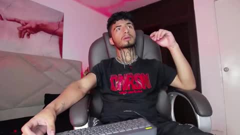 juancamilo66_ online show from September 12, 2025, 11:48 pm