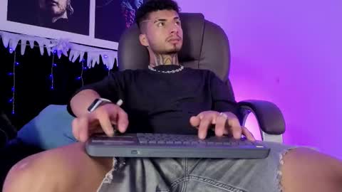 juancamilo66_ online show from December 17, 2025, 3:23 am