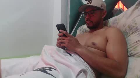 Snapshot of juanfe_style chatting on November 9, 2025, 3:43 pm juanfe_style online show from November 9, 2025, 3:43 pm