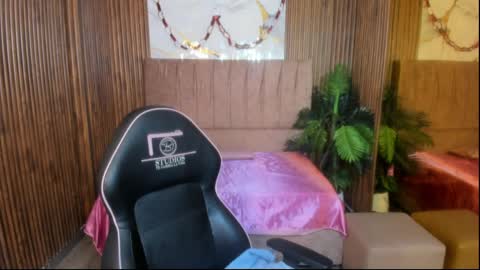 JUANITA online show from April 1, 2026, 11:33 am