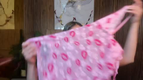 JUANITA online show from April 5, 2026, 11:40 am