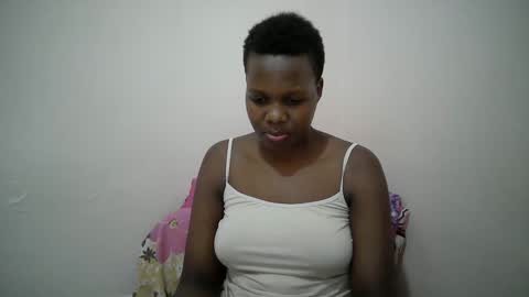 juicy_bella2 online show from September 17, 2025, 10:33 pm