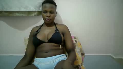 juicy_bella2 online show from September 27, 2025, 5:29 pm