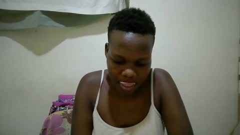 juicy_bella2 online show from October 2, 2025, 4:52 am