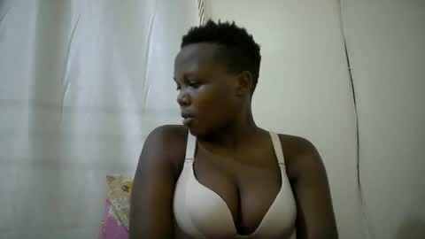 juicy_bella2 online show from October 11, 2025, 7:34 pm
