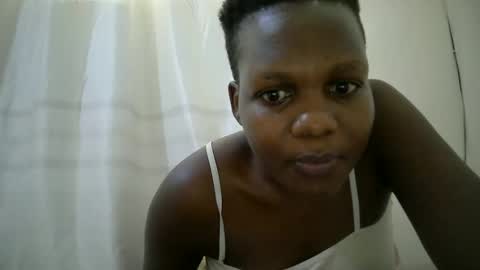 juicy_bella2 online show from October 19, 2025, 12:39 pm