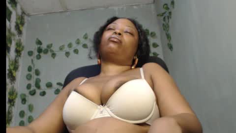 Snapshot of juicy_gold22 chatting on February 3, 2025, 6:56 am Mariagold online show from February 3, 2025, 6:56 am