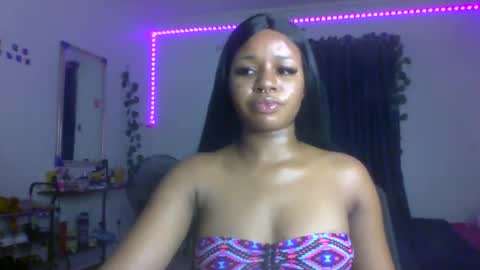Snapshot of juicy_pussy1122 chatting on October 23, 2025, 6:28 pm Emily online show from October 23, 2025, 6:28 pm