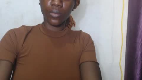 Snapshot of juicyberryx chatting on June 5, 2026, 9:53 pm queen online show from June 5, 2026, 9:53 pm