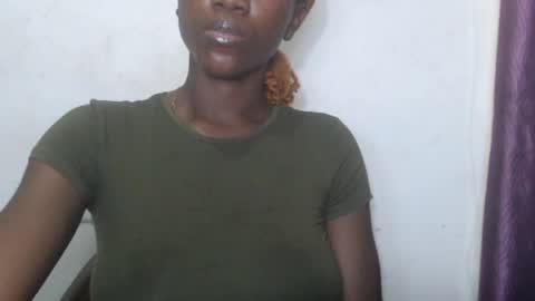 Snapshot of juicyberryx chatting on June 7, 2026, 11:08 pm queen online show from June 7, 2026, 11:08 pm