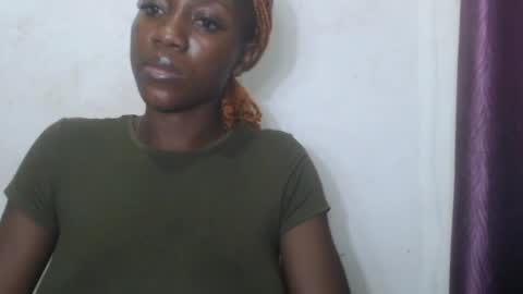 Snapshot of juicyberryx chatting on June 8, 2026, 1:28 am queen online show from June 8, 2026, 1:28 am