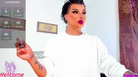 Jujubee online show from November 21, 2025, 1:43 pm