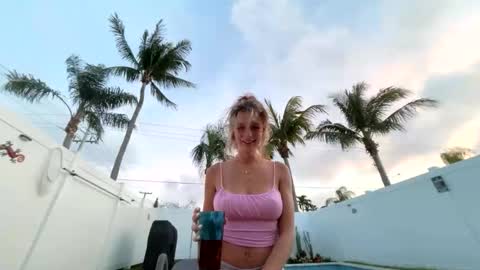 juleeahh online show from April 5, 2026, 11:46 pm