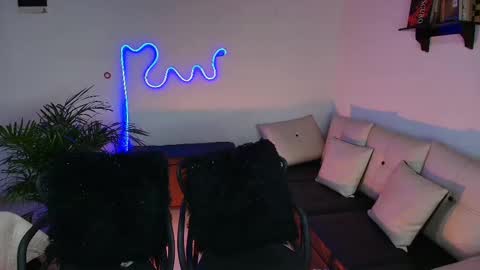 Jules and Gia online show from February 9, 2025, 4:50 pm