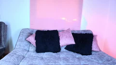 Jules and Gia online show from November 22, 2025, 7:02 pm