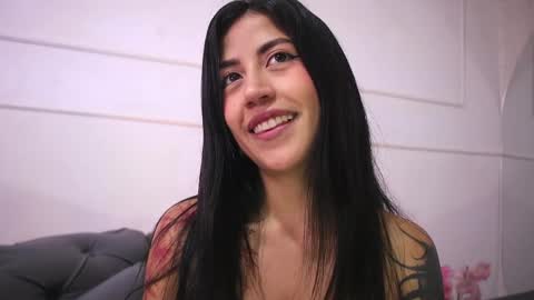 Julees online show from April 16, 2026, 9:39 pm