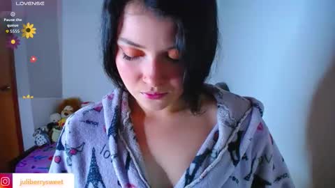 Snapshot of juli05star chatting on October 17, 2025, 12:47 am Juliana online show from October 17, 2025, 12:47 am