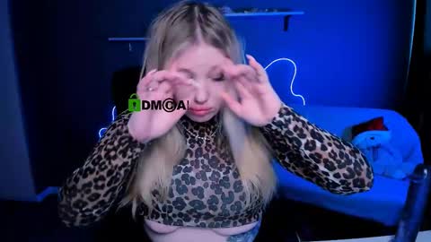 juli kisss online show from March 4, 2025, 9:40 am