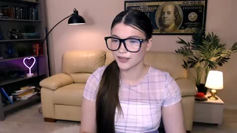 julia485262 online show from June 7, 2026, 1:37 pm