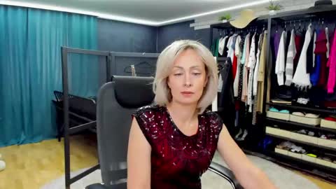 julia__cherry_ online show from May 23, 2026, 2:10 pm