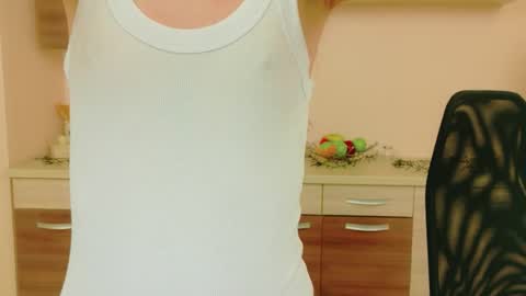 JuliaJae online show from April 18, 2026, 7:01 am