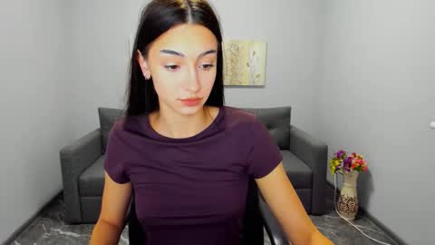 Julia online show from November 27, 2025, 6:37 am