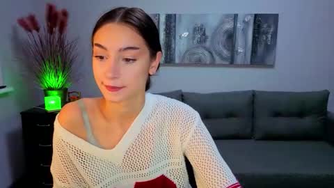 Julia online show from November 28, 2025, 6:38 am