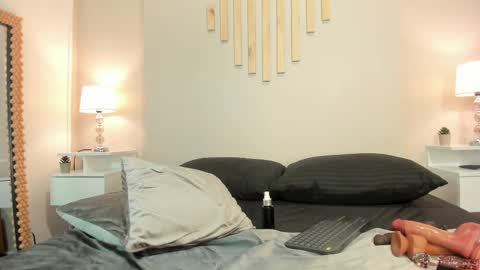 Snapshot of julia_martinezz_ chatting on February 22, 2025, 5:35 pm J U L IA M A R T I N E Z online show from February 22, 2025, 5:35 pm