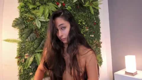 Snapshot of julia_martinezz_ chatting on March 4, 2025, 5:24 pm J U L IA M A R T I N E Z online show from March 4, 2025, 5:24 pm