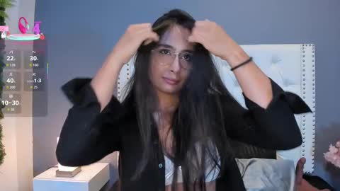 Snapshot of julia_martinezz_ chatting on September 19, 2025, 11:55 am J U L IA M A R T I N E Z online show from September 19, 2025, 11:55 am