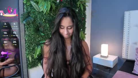 Snapshot of julia_martinezz_ chatting on September 24, 2025, 11:35 am J U L IA M A R T I N E Z online show from September 24, 2025, 11:35 am