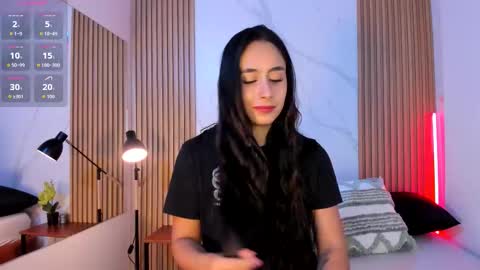 J U L IA   M A R T I N E Z online show from February 18, 2026, 11:28 am