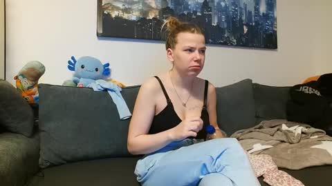 julia_official online show from February 12, 2025, 11:30 pm