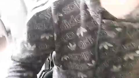 julia_official online show from February 13, 2026, 12:01 pm