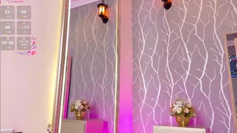 julia_rivers online show from January 7, 2026, 12:29 pm