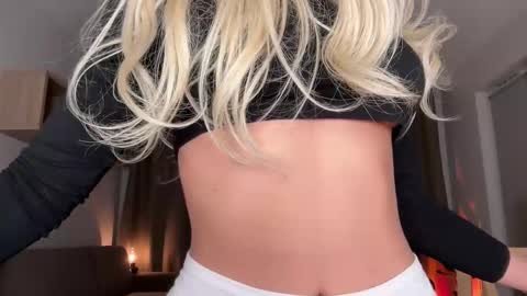 Julia R Le online show from October 2, 2025, 9:55 pm