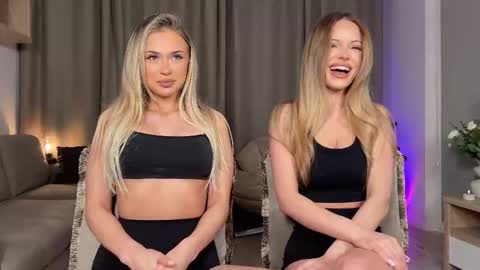 Julia R Le online show from December 1, 2025, 10:26 pm