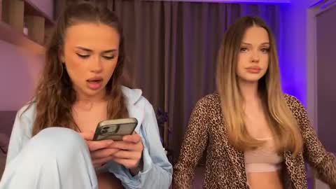 Julia R Le online show from March 25, 2026, 7:42 pm