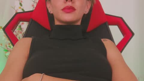 Snapshot of julia_roberts420 chatting on December 22, 2024, 6:28 am Julia Schedule 10 pm to 4 am GTM-5 online show from December 22, 2024, 6:28 am