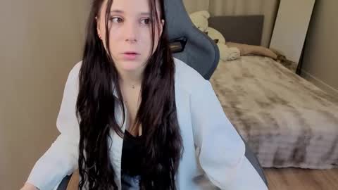 Julia Shyy online show from April 29, 2026, 1:32 am