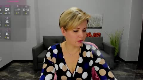 Julia online show from February 18, 2025, 12:49 pm