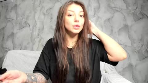 Julia online show from February 9, 2025, 5:33 pm