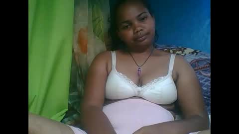 juliah02 online show from January 23, 2025, 11:15 am