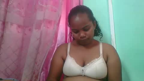 juliah02 online show from January 24, 2025, 5:42 am