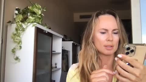 julialemilf online show from June 16, 2026, 10:51 am