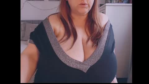 julialiones online show from May 31, 2026, 10:11 am