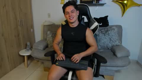 julian_wallace online show from January 7, 2026, 9:50 pm