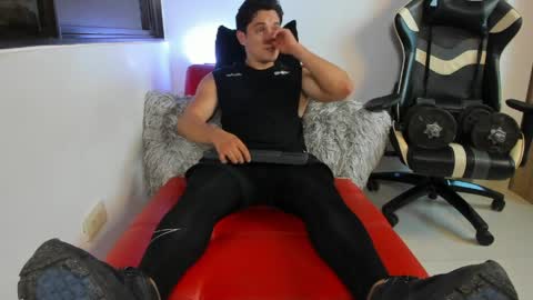 julian_wallace online show from April 10, 2026, 10:25 pm