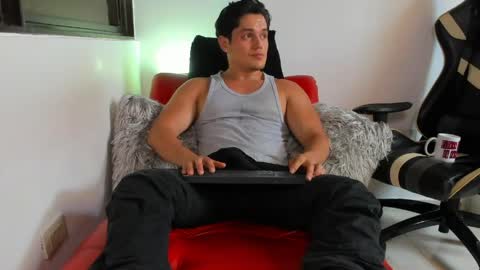 julian_wallace online show from April 15, 2026, 7:58 pm