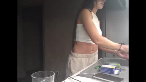 julianagold1 online show from December 27, 2024, 4:54 pm